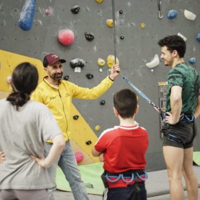 rocodromo iniciacion escalada bautismo Bautismo