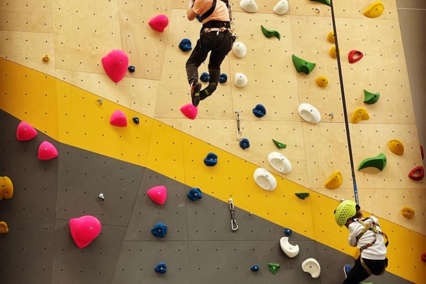 campamento de campus de escalda en cantabria rocodromos en torrelavega rocodromo en boulder climbing center CAMPUS DE VERANO. Todas las semanas de Julio y Agosto