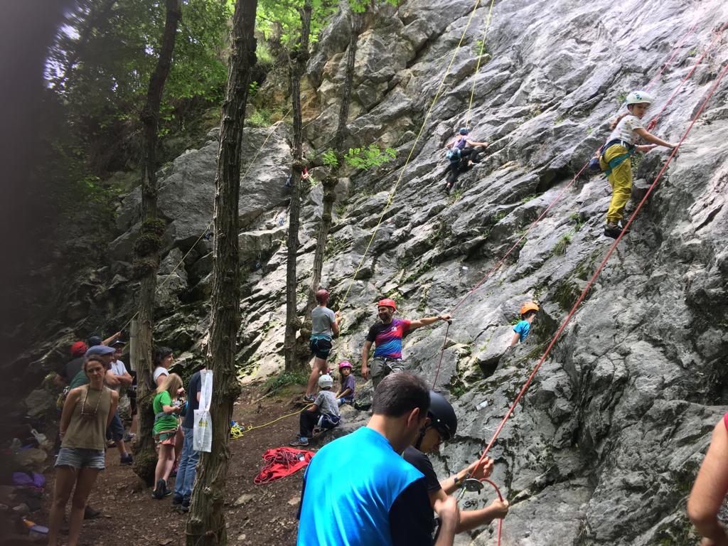 escalada en grupo torrelavega cantabria boulder climbing